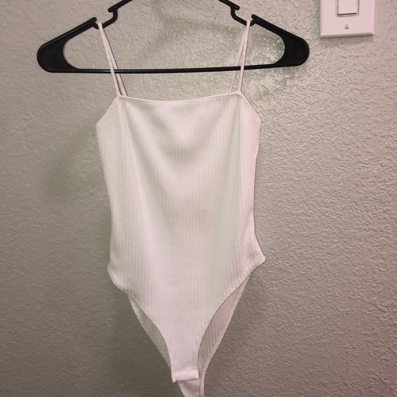 A cute one piece with spaghetti straps - Picture 1 of 4